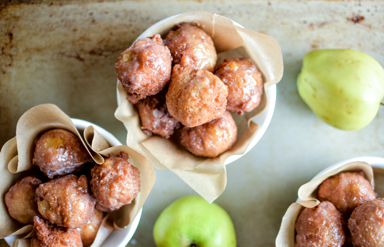 Glazed Cinnamon Apple Fritters: the perfect bite to serve this fall! | www.cookingandbeer.com