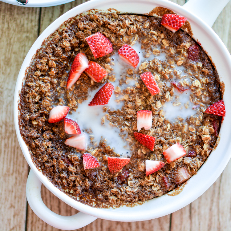 Strawberries and Cream Baked Oatmeal is a quick and delicious breakfast or brunch recipe! | www.cookingandbeer.com