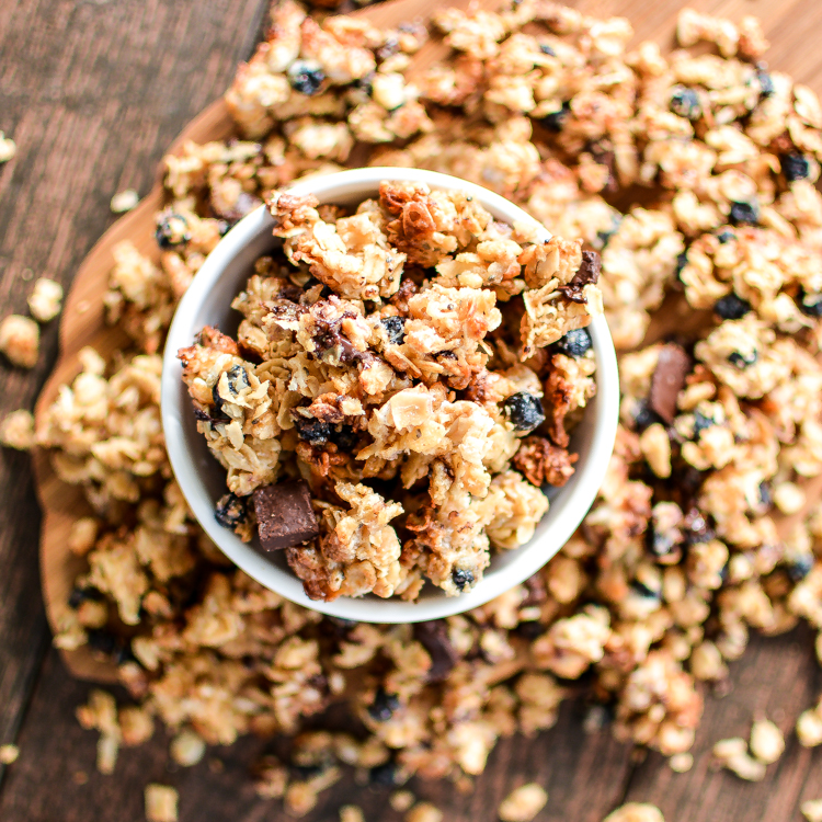 Blueberry Vanilla Granola is the perfect snack for a quick breakfast or on the go! | www.cookingandbeer.com
