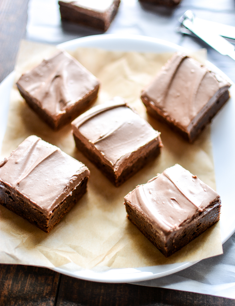 Fudgy Bourbon Brown Butter Brownies: moist, delicious and simple brownie recipe for the ones you love most! | www.cookingandbeer.com