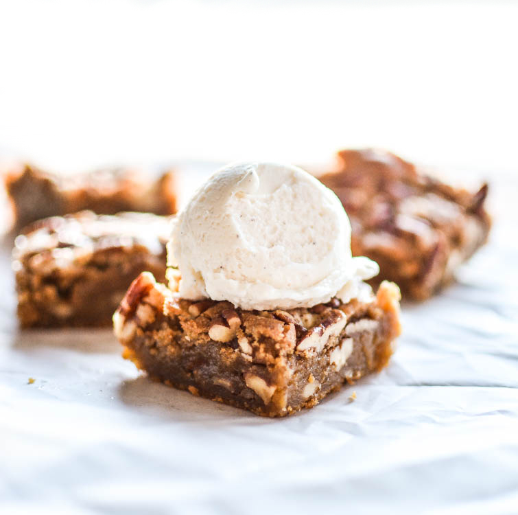 The perfect dessert: These Fudgy Brown Butter Pecan Blondies are the perfect sweet treat!  | www.cookingandbeer.com