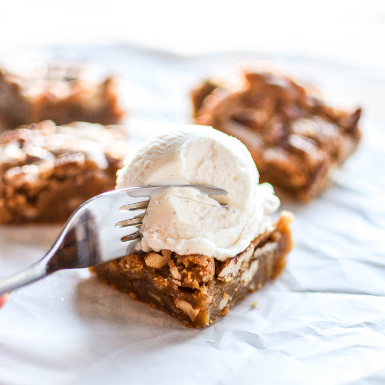 The perfect dessert: These Fudgy Brown Butter Pecan Blondies are the perfect sweet treat!  | www.cookingandbeer.com