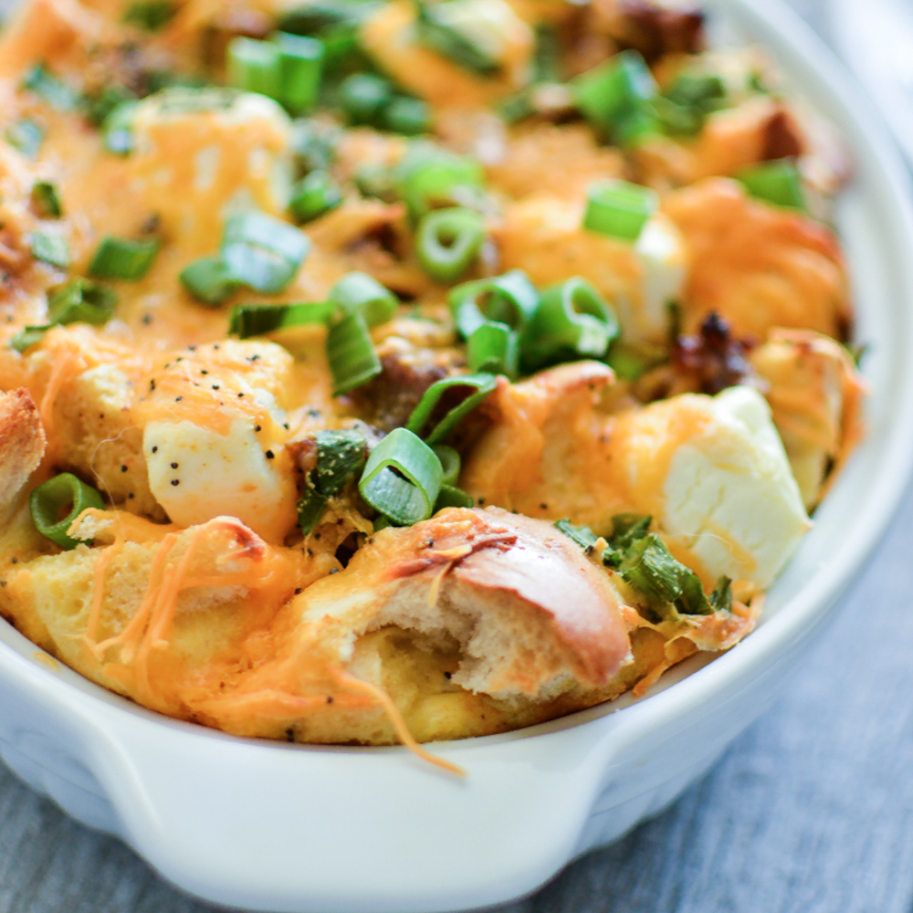 From chicken to french toast and butternut squash to artichokes, here are 25 casserole recipes for back to school or easy meal planning! Add them to your menu plans ASAP!