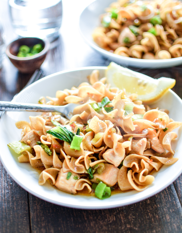 Drunken Noodles with Chicken is a quick and delicious weeknight recipe that the whole family will go crazy over! | www.cookingandbeer.com