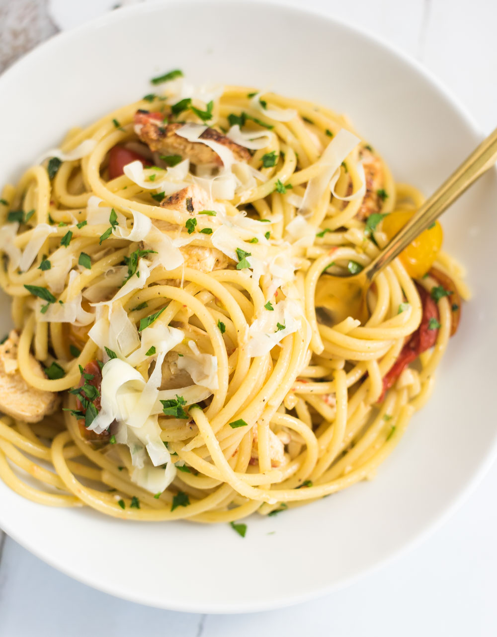 This garlic bucatini with blistered tomatoes and spicy chicken is a pasta-lover's dream. It is packed full of light and delicious flavor!