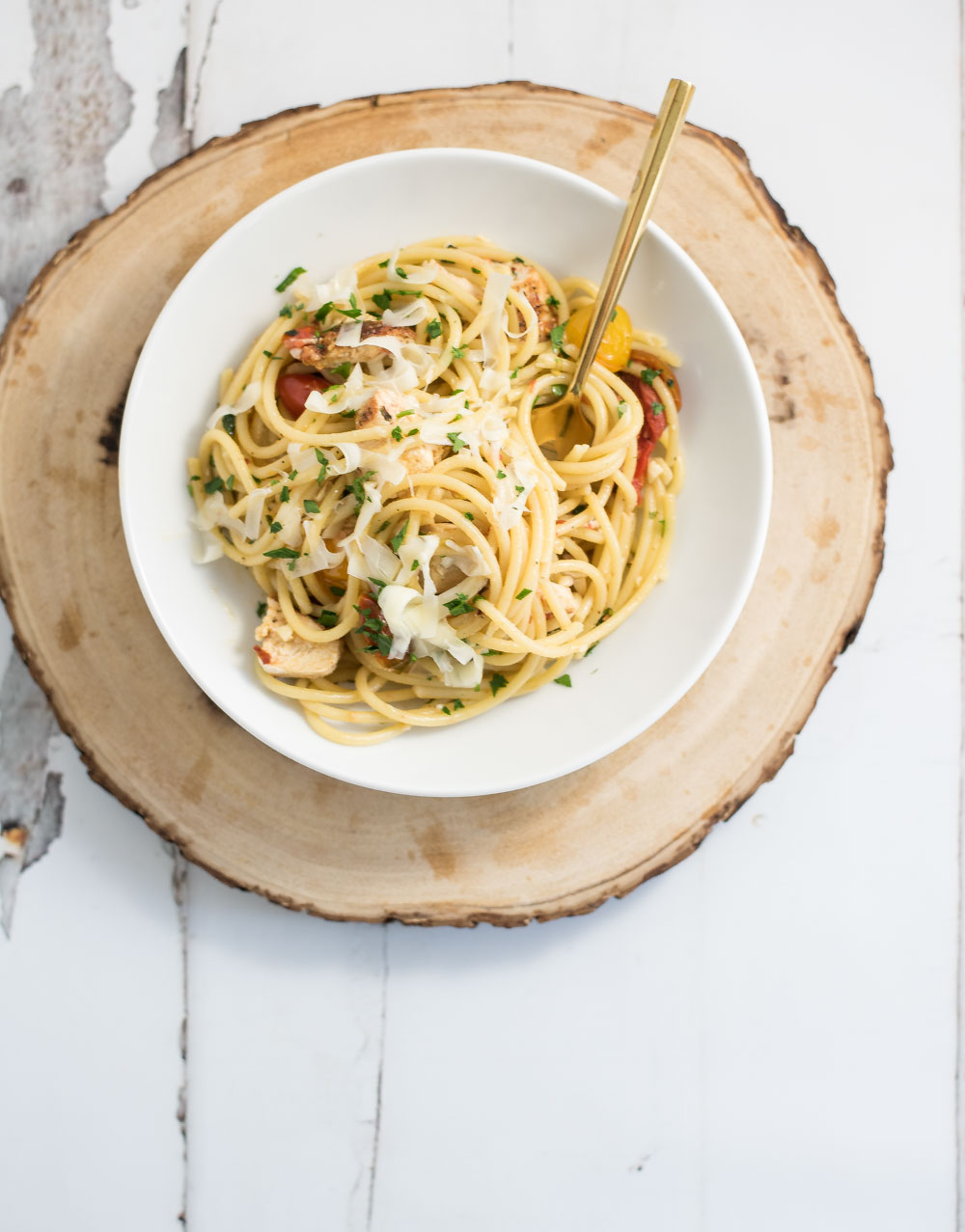 This garlic bucatini with blistered tomatoes and spicy chicken is a pasta-lover's dream. It is packed full of light and delicious flavor!