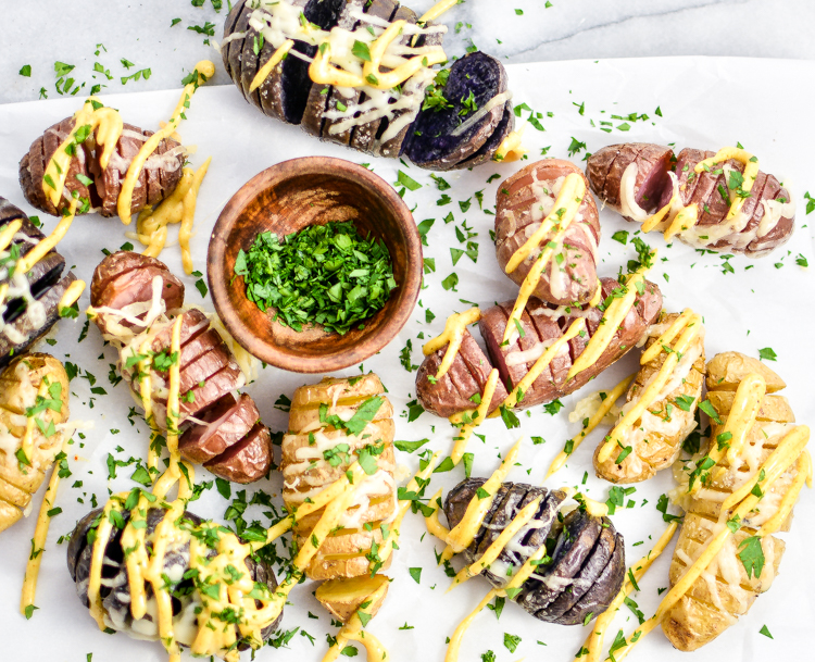 Baby Fingerling Hasselback Potatoes with Curry Aioli recipe is the perfect side dish or appetizer! | www.cookingandbeer.com