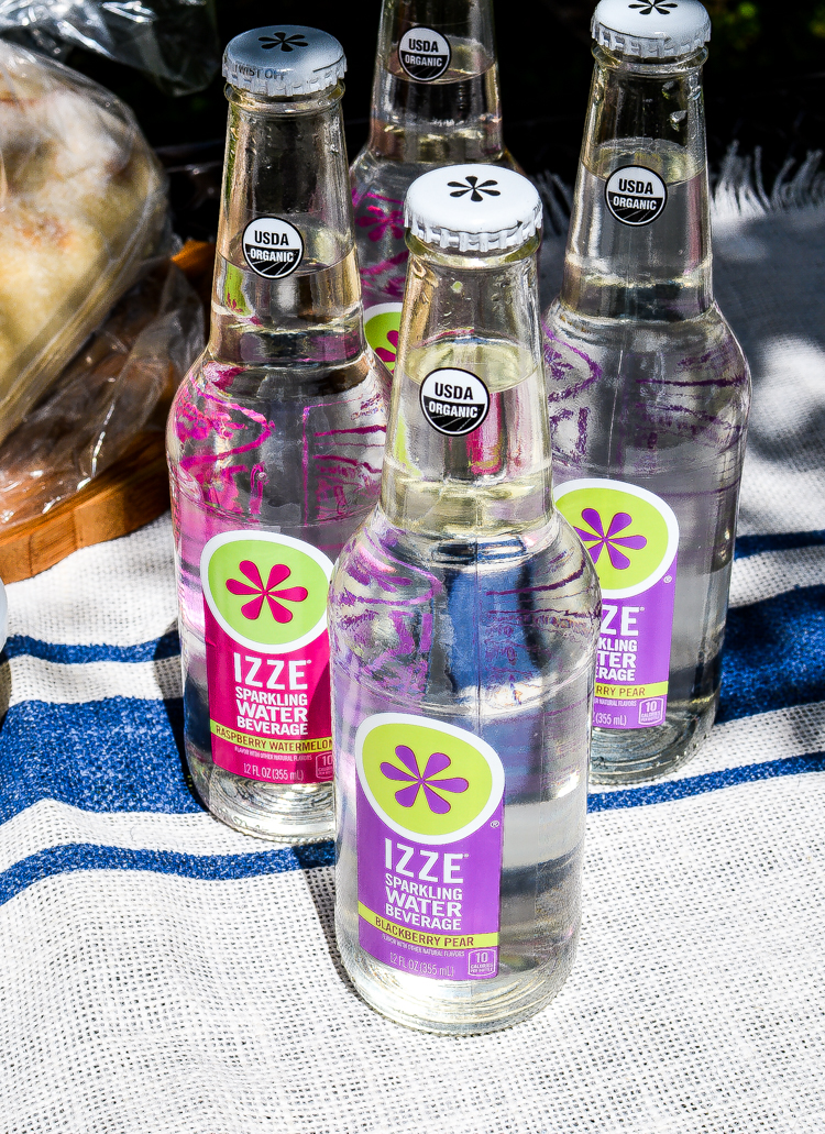Picnicking with IZZE Sparkling Water + A Recipe For Herbed Goat Cheese Spread | www.cookingandbeer.com
