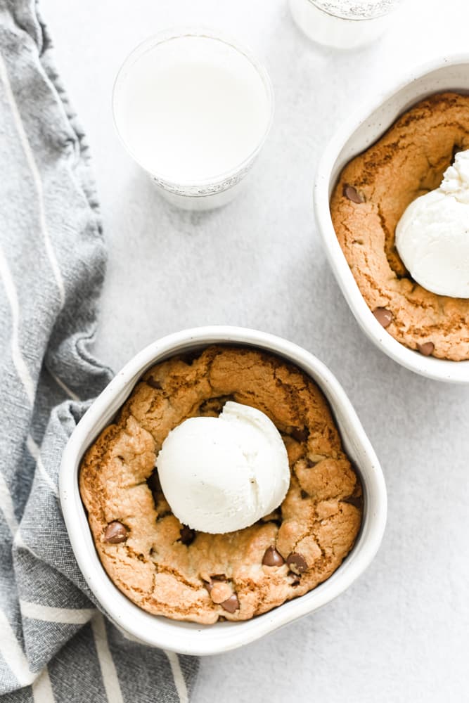Oatmeal chocolate chip cookie bowls