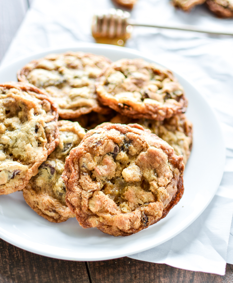 Oatmeal and Fig Chocolate Chunk Cookies are a fun spin on traditional chocolate chip cookies! | www.cookingandbeer.com