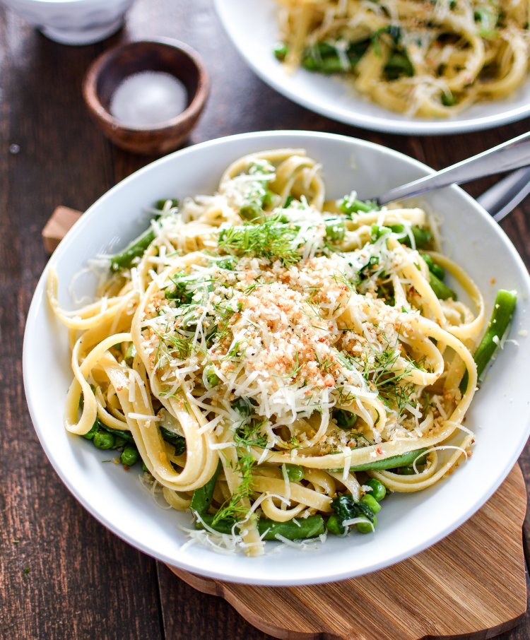 Pasta with Garlic Infused Olive Oil and Green Veggies is a simple recipe that is sure to be a hit at dinnertime! | www.cookingandbeer.com