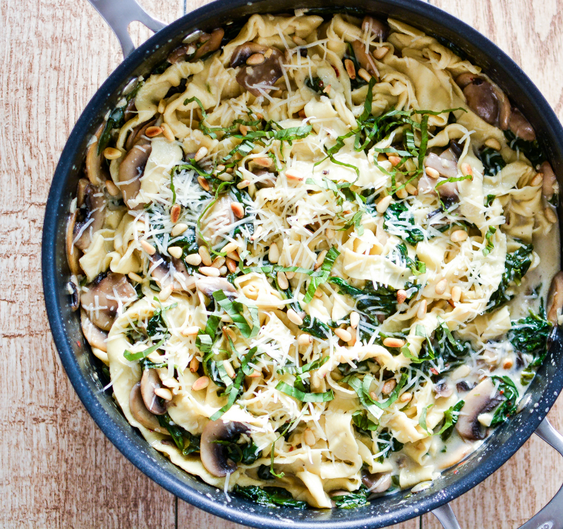 Recipe for Mushroom and Spinach Pappardelle Pasta with White Wine Cream Sauce. Dinner is served! | www.cookingandbeer.com