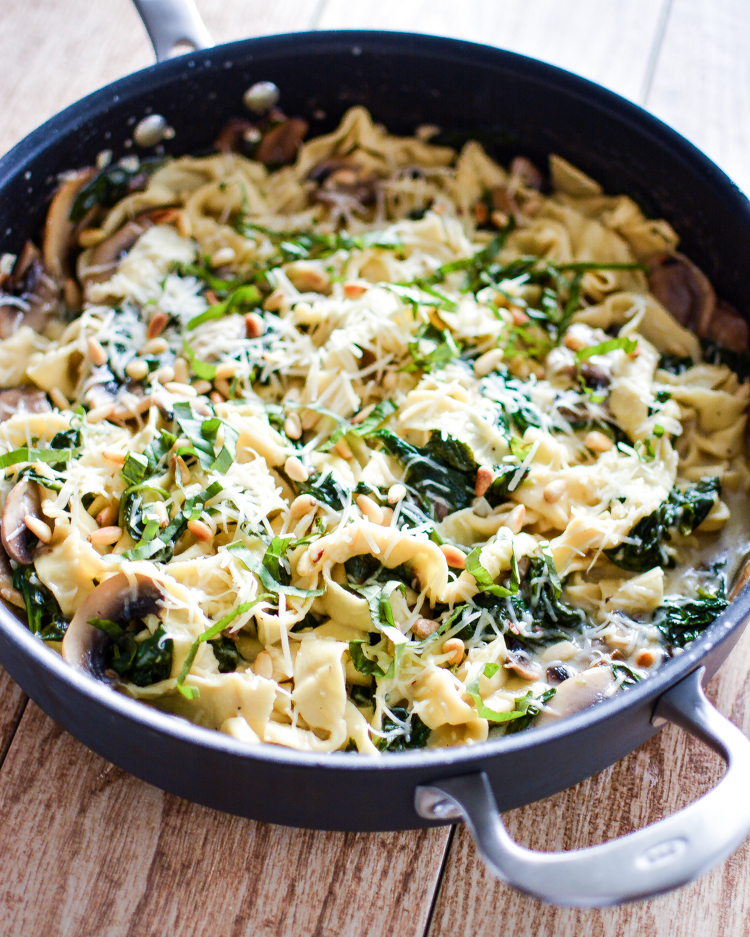 Recipe for Mushroom and Spinach Pappardelle Pasta with White Wine Cream Sauce. Dinner is served! | www.cookingandbeer.com