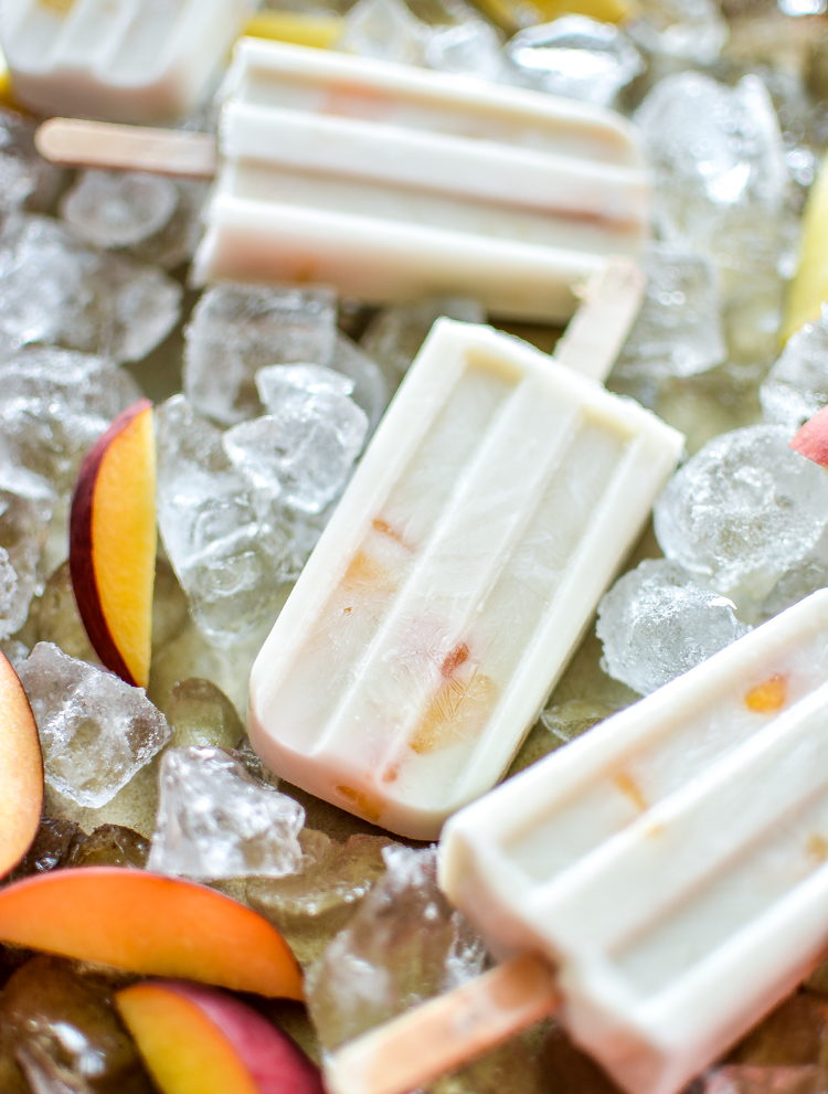 These vegan peaches and cream ice pops are the perfect recipe to help you cool down this summer. They are light, healthy and utterly delicious! | www.cookingandbeer.com