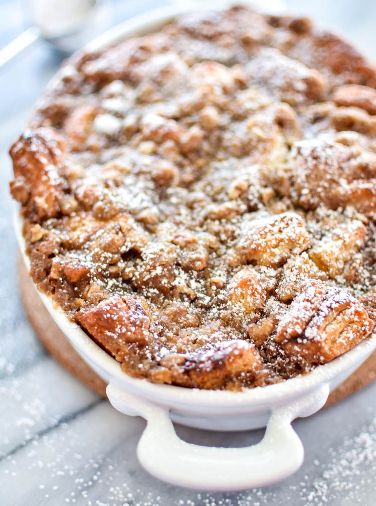 Cinnamon Roll French Toast Bake with Pecan Crumble #breakfast #breakfastideas | www.cookingandbeer.com