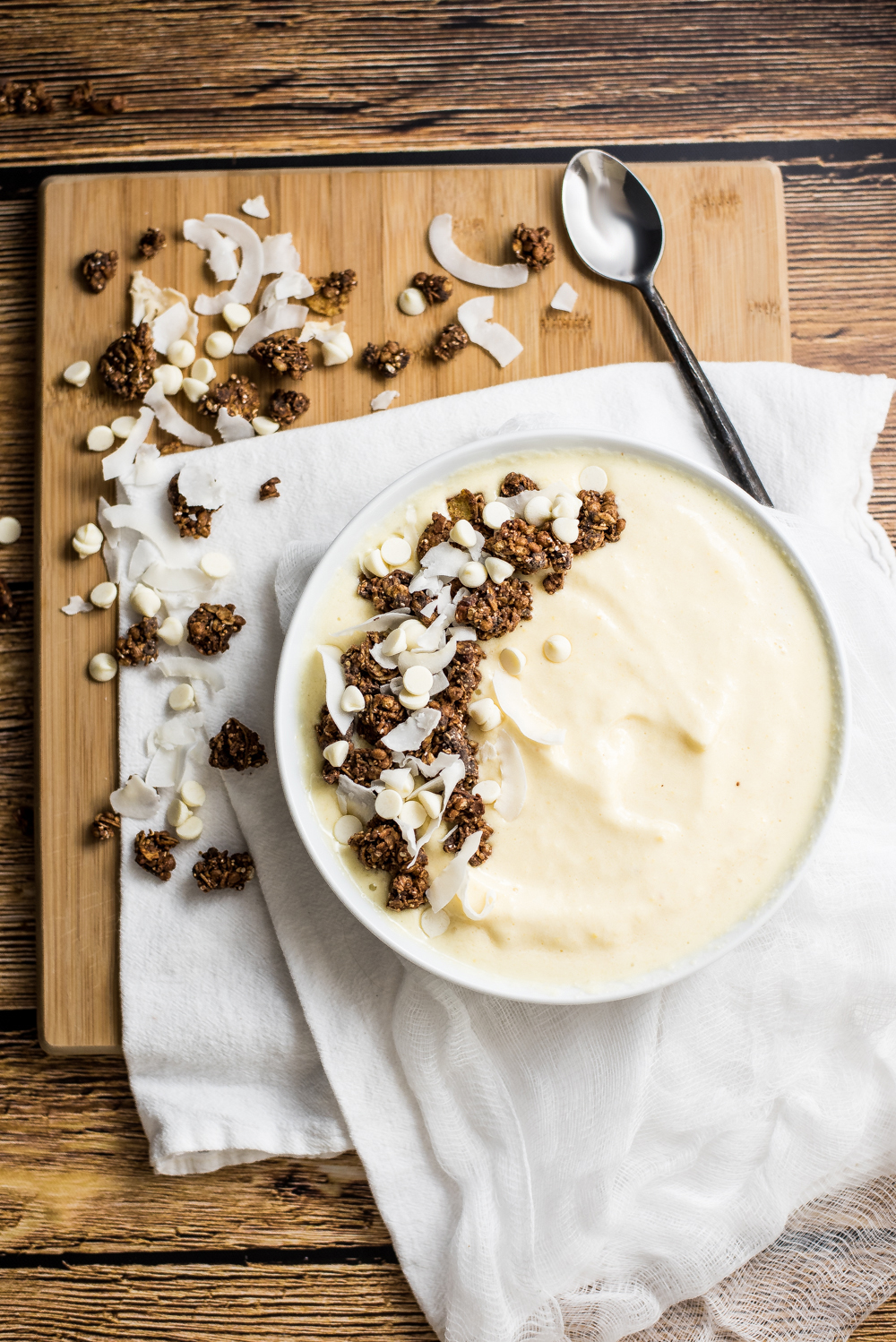 Take the spices from your most common fall desserts and mash them with sweet pineapple, and you have this spiced pineapple smoothie bowl: the perfect way to start your day!