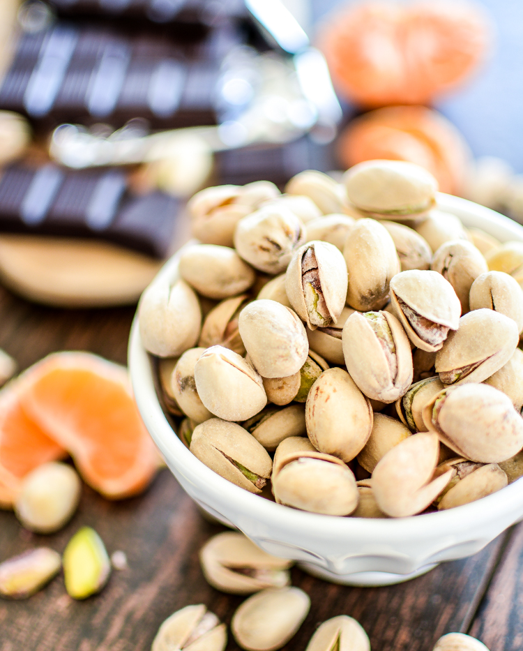 The Perfect Healthy Snack: Pistachios, Dark Chocolate and Mandarin Oranges | www.cookingandbeer.com