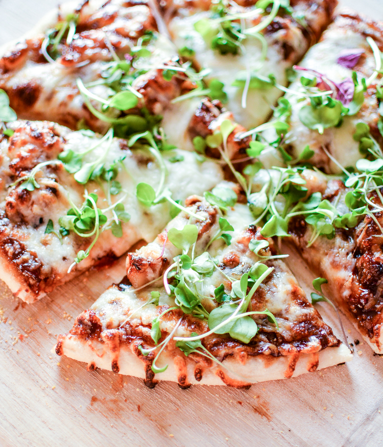 Pork Belly Pizza with Barbecue Sauce is the perfect recipe for Friday pizza night! | www.cookingandbeer.com