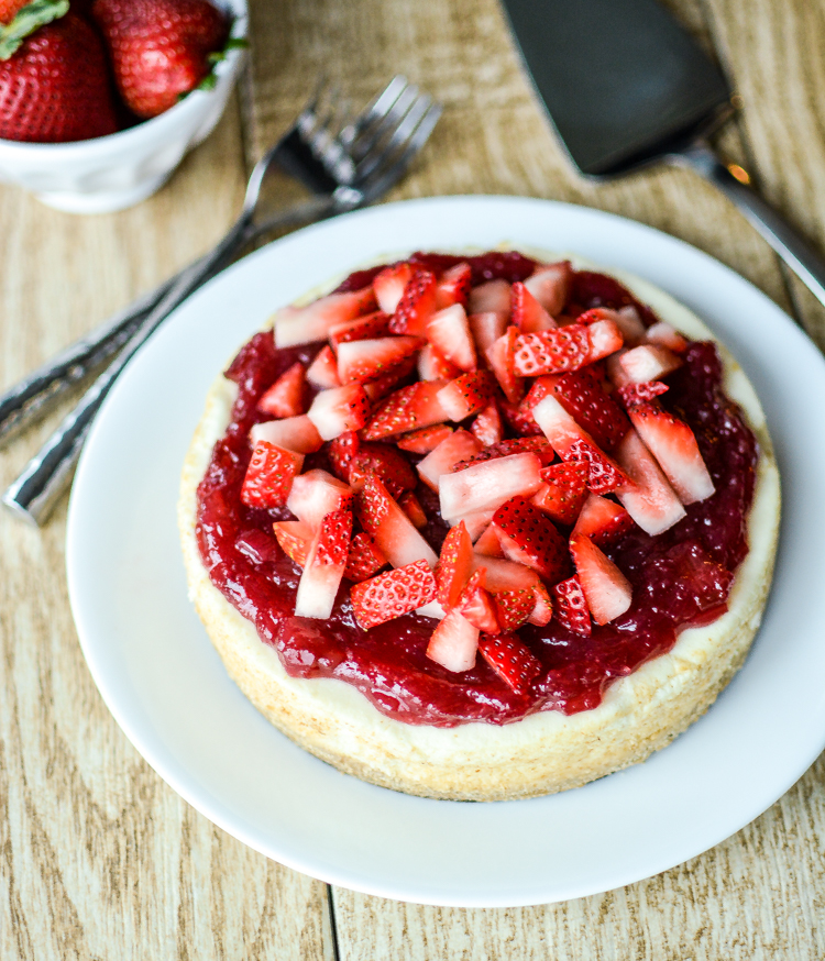 Cheesecake with Rhubarb Compote and Strawberry is sweet and delicious and the perfect way to celebrate summer! | www.cookingandbeer.com
