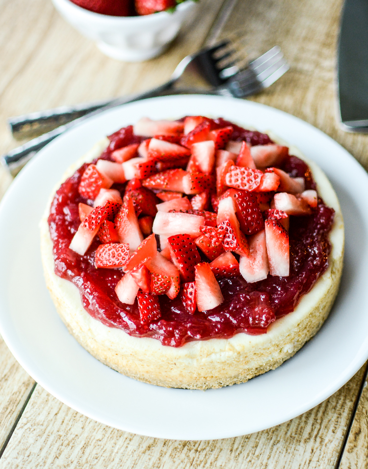 Cheesecake with Rhubarb Compote and Strawberry is sweet and delicious and the perfect way to celebrate summer! | www.cookingandbeer.com