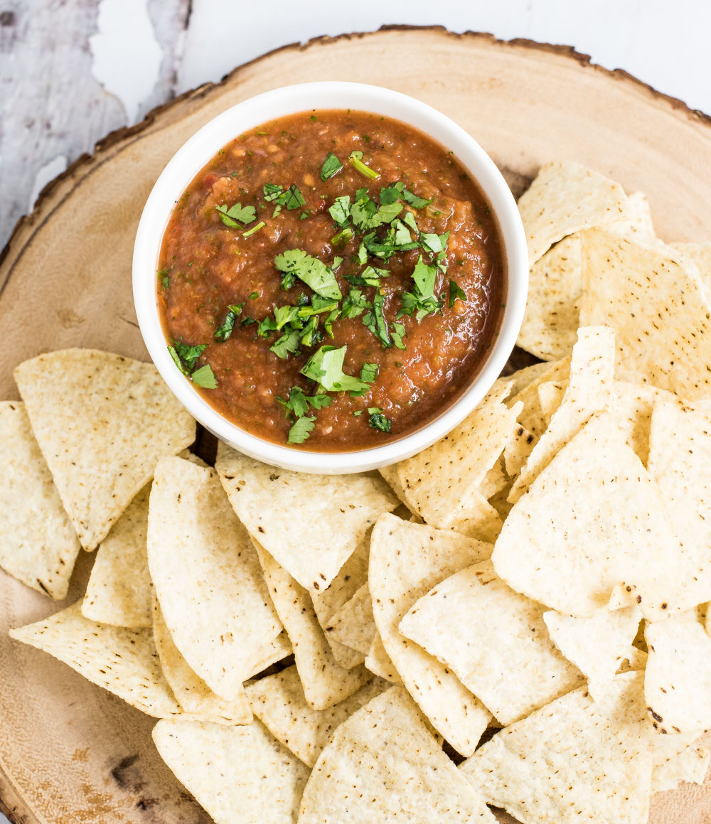 Simple, quick, and delicious: this roasted tomato salsa takes your average restaurant-style salsa to the next level! It's the perfect appetizer!