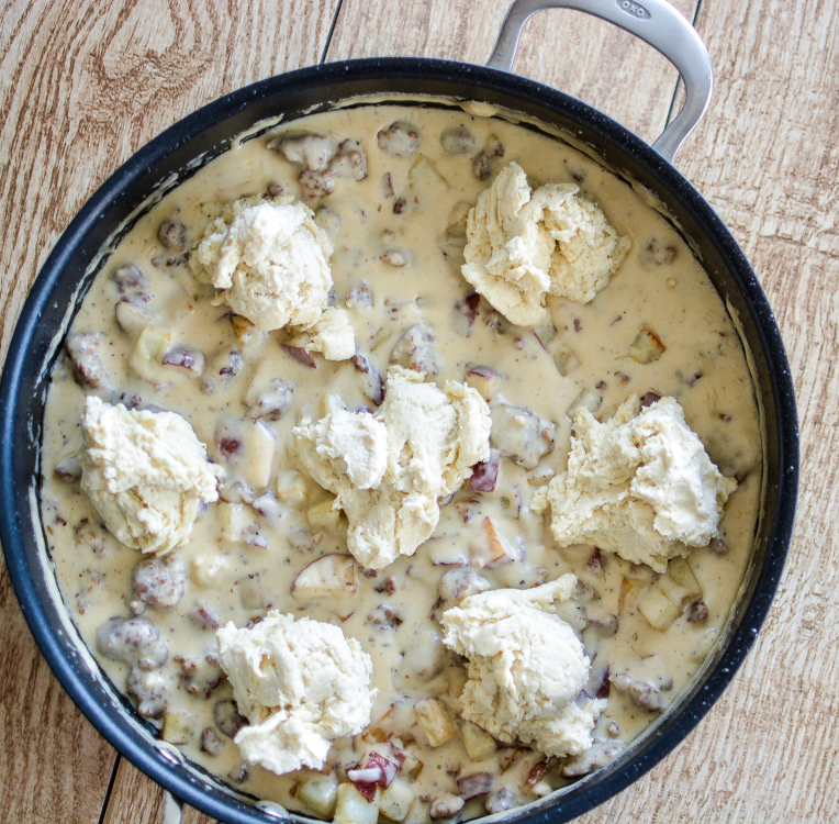 Biscuits and Gravy Skillet Bake: You need this recipe for your next breakfast or brunch party! #OXOCookware | www.cookingandbeer.com
