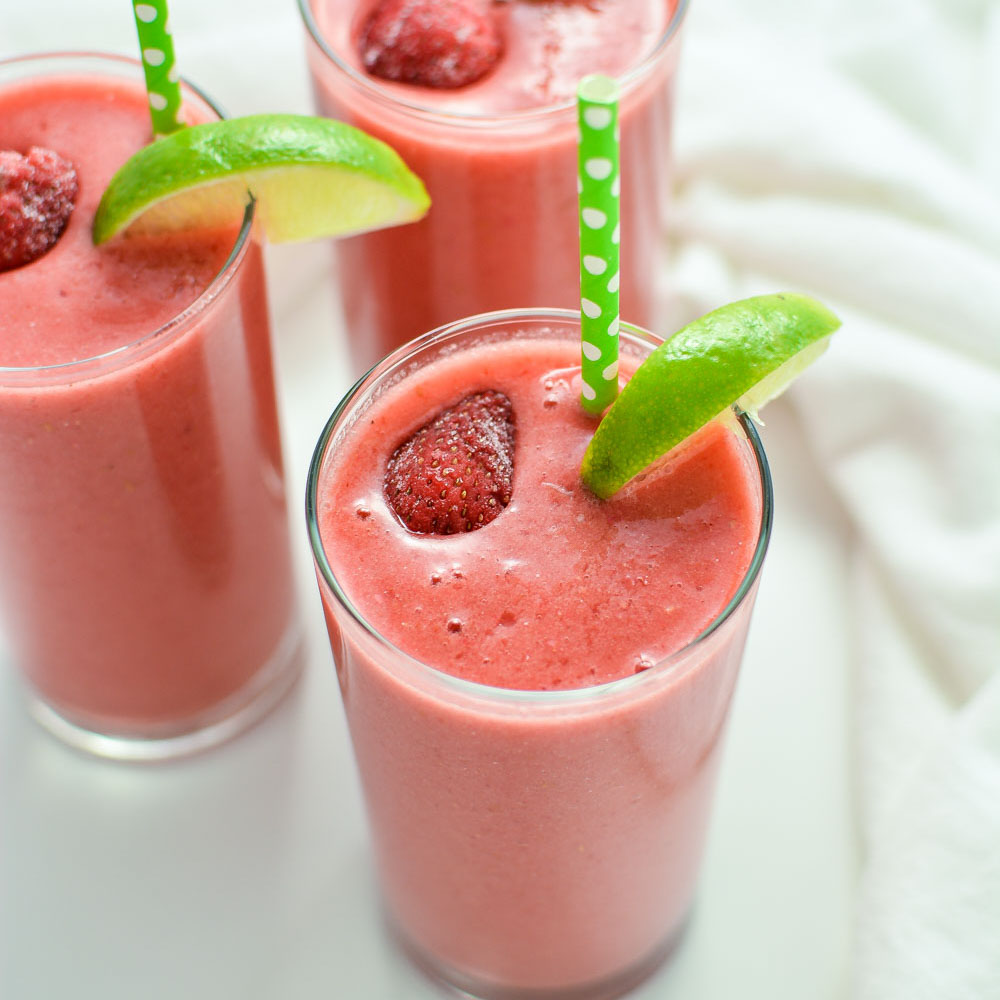 From fruity to earthy, and from sweet to not-so-sweet, here are 9 healthy smoothie recipes to kick start the new year! Add them to your morning routine!