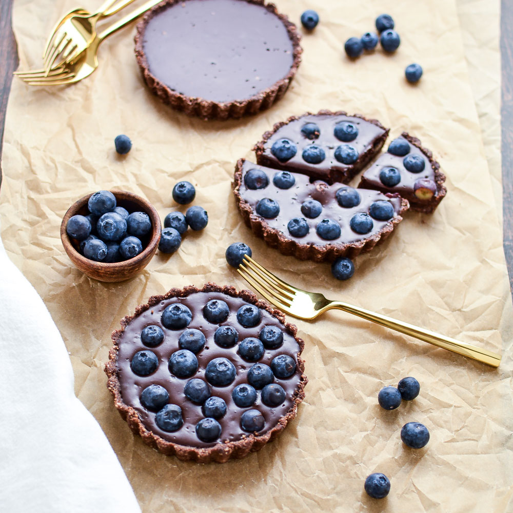 From strawberry crepes to vegan ice cream and from no-bake blueberry tarts to mini lemon pounds cakes, here are 17 spring-inspired dessert recipes!