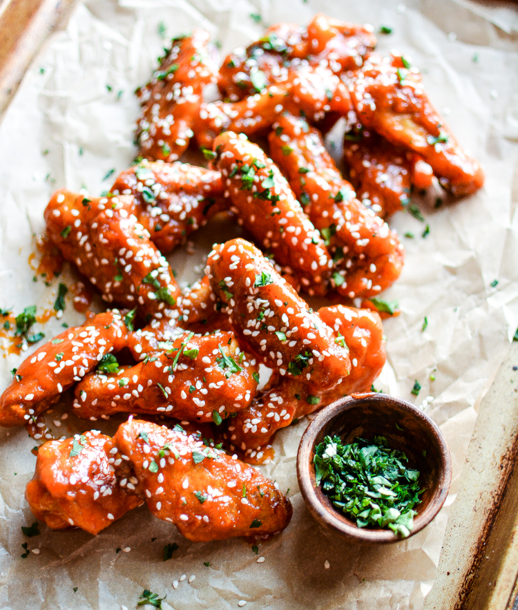With football season right around the corner, these sriracha honey chicken wings are the perfect addition to your game day menu! | www.cookingandbeer.com