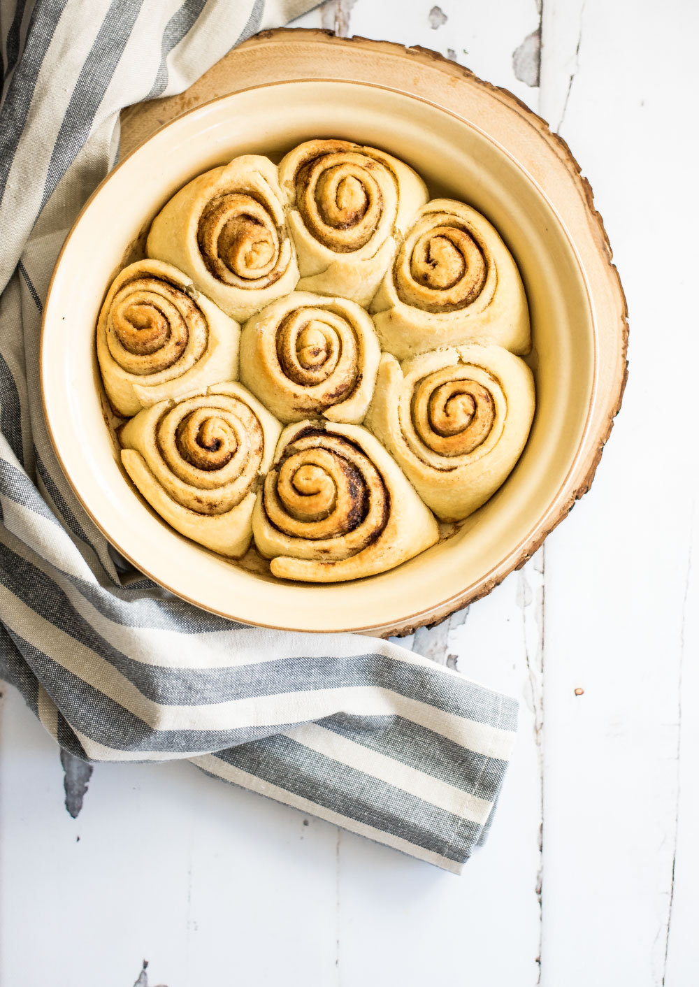 Cinnamon rolls were never so easy to make! These vegan cinnamon rolls only require a handful of ingredients and super simple instructions. Make them soon!