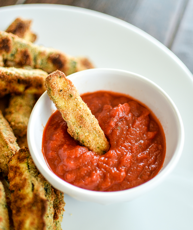 Almond-Crusted Zucchini Sticks are gluten-free and dairy-free. They are the perfect afternoon snack, quick lunch or weeknight dinner recipe! | www.cookingandbeer.com